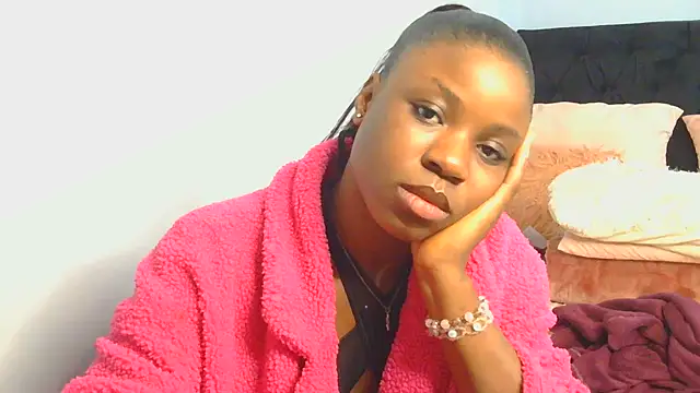 julianaa19 online show from July 18, 5:37 pm