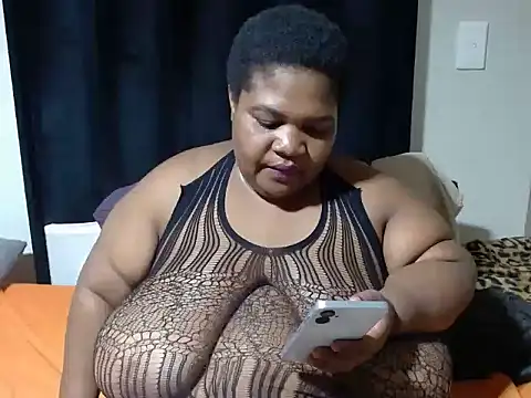 BBWMIDGET40 online show from May 14, 11:43 pm