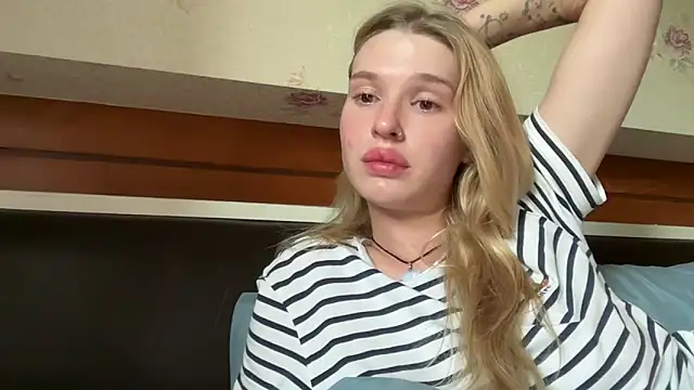 crazysuckks online show from April 28, 9:02 am