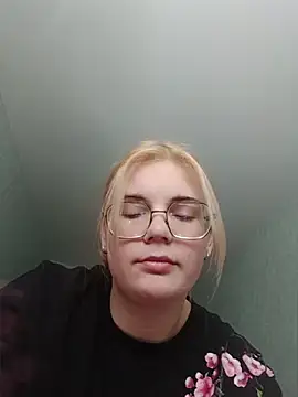 LoisFox online show from May 26, 11:31 am