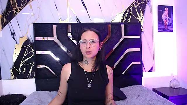sophiasmithcs online show from April 23, 3:14 am