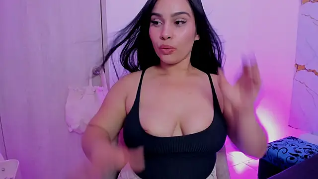 emma hillton online show from June 3, 2:01 am