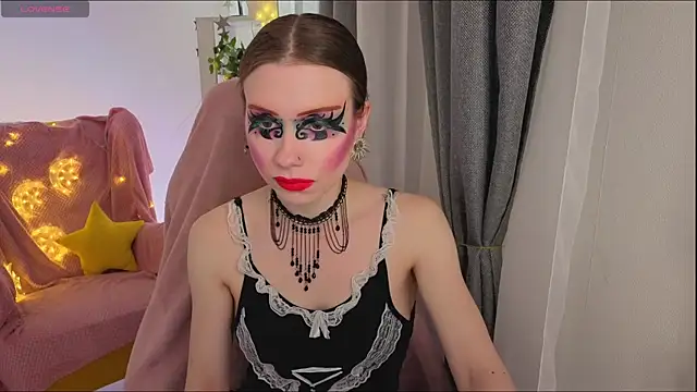 KarenRosee online show from June 8, 4:30 pm