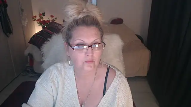 Divineblond online show from February 3, 5:06 pm