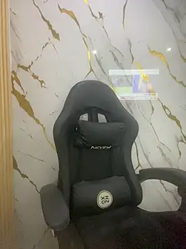 oriana sweet online show from April 22, 6:05 pm