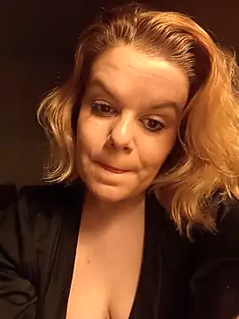 Maryquenn online show from May 16, 6:18 pm