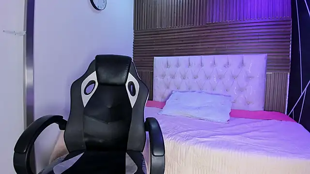 EmilyMora1  online show from May 20, 4:53 am