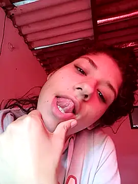 yenihernandez 123 online show from April 26, 3:21 pm