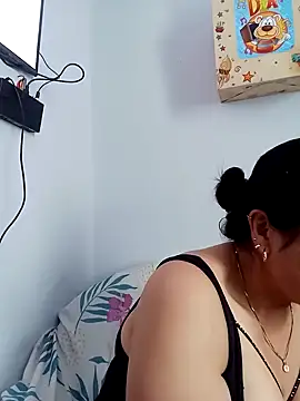 Samantha Kieran online show from May 11, 8:06 pm
