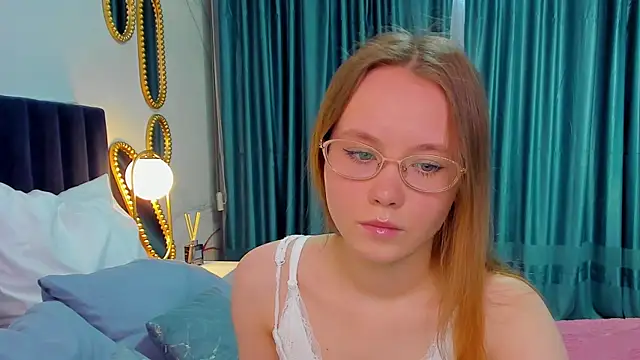 FloraLarsson online show from June 12, 10:23 am