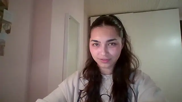 yourbella37 online show from May 3, 8:56 pm