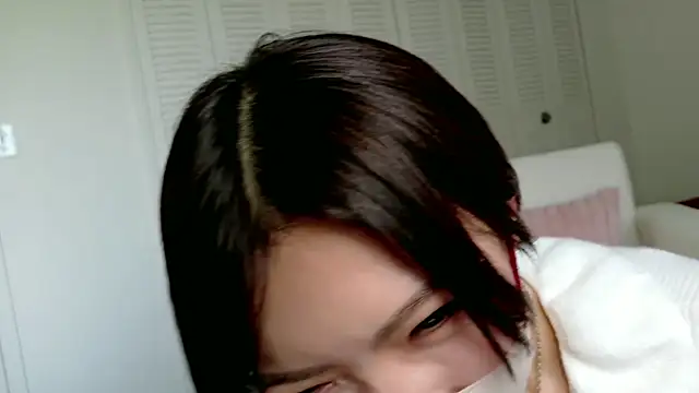 Naomi 00122 online show from May 6, 2:10 pm