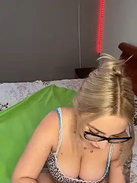 AmandaSnack online show from May 14, 9:26 am