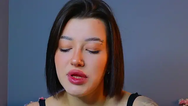 ScarlettYohann online show from May 7, 4:00 pm