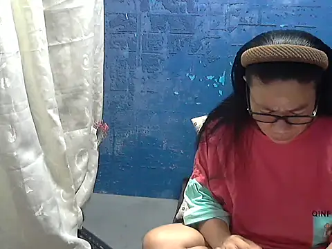 hotchilimom online show from June 2, 9:38 pm