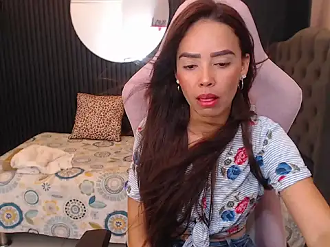 naomis 36 online show from May 4, 7:06 pm