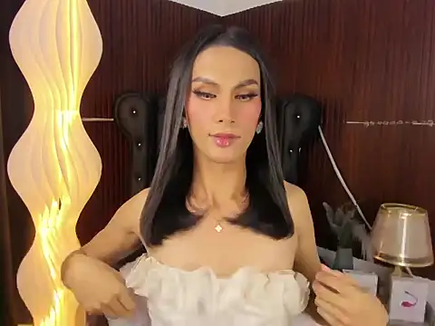 Estella Hilton online show from June 13, 11:29 am