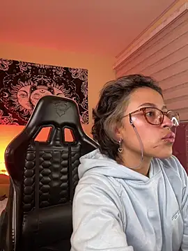 Lusiana   online show from May 31, 4:29 am