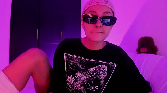 vandalovee  online show from June 17, 2:29 pm