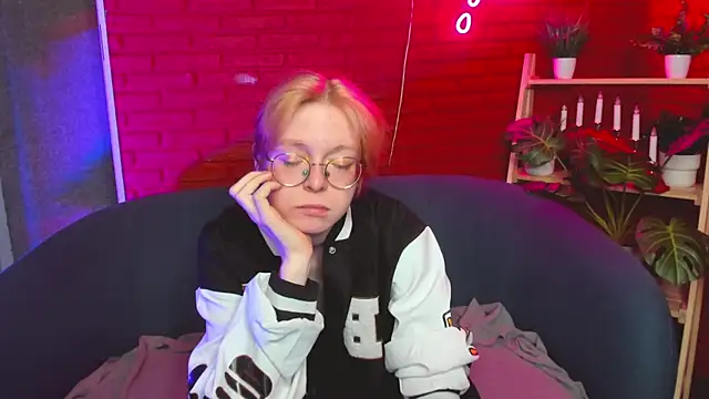 FoxxyyPolly online show from May 13, 5:46 am