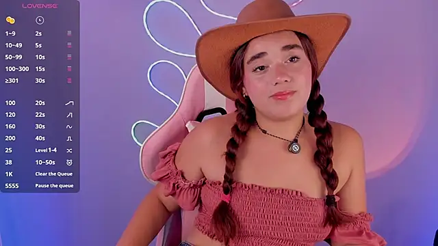 CharlotteBloom12 online show from May 7, 2:43 pm