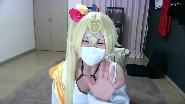 miachan  online show from May 18, 9:48 am