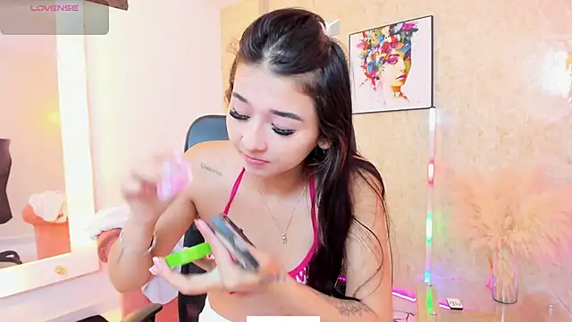 Littlee Mia online show from June 4, 11:15 am