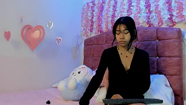 Naomy Bloom online show from May 13, 7:19 pm