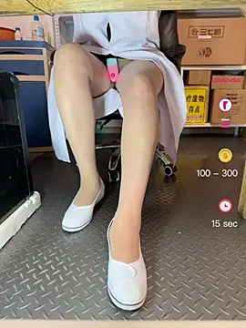 hushixiaojiejie898 online show from May 13, 1:17 pm