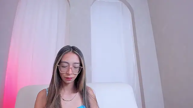 HannaCarttier  online show from June 12, 12:13 pm