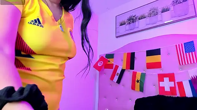 scarlet hans online show from June 25, 11:45 am