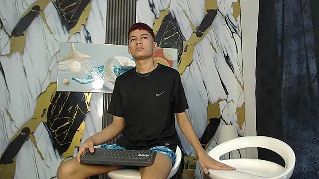 KING LOVERS1 online show from June 14, 1:33 pm
