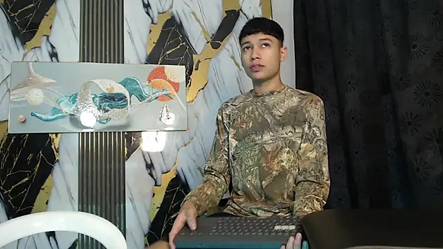 KING LOVERS1 online show from June 30, 1:21 pm