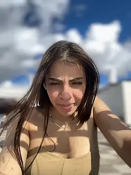 Hanna Cruz  online show from June 20, 8:23 pm