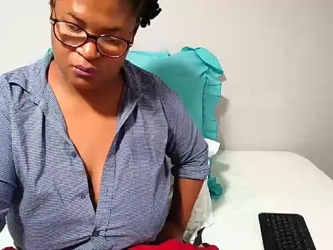 CandyYumsAerolaXX online show from June 18, 7:32 am