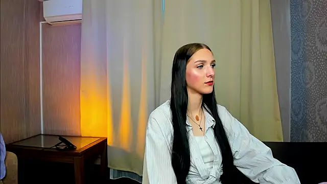 StarliteElly online show from May 21, 11:30 am