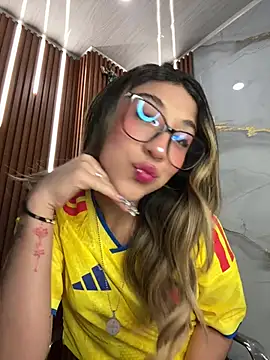 isa sweet1  online show from June 17, 11:22 am