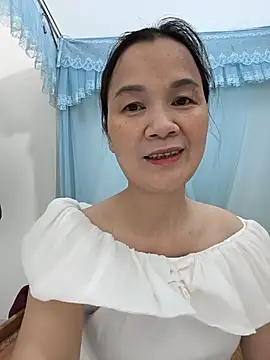 Lye lovely online show from June 11, 2:47 pm