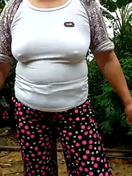 Bong sexy online show from June 30, 10:15 am