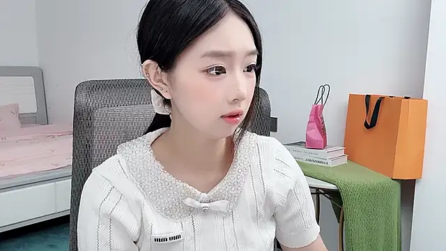 Yoyo33355 online show from June 11, 3:47 am