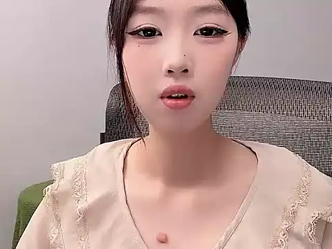Yoyo33355 online show from May 25, 3:16 am