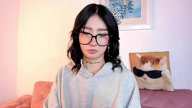 SophieMoneet online show from June 26, 12:50 pm