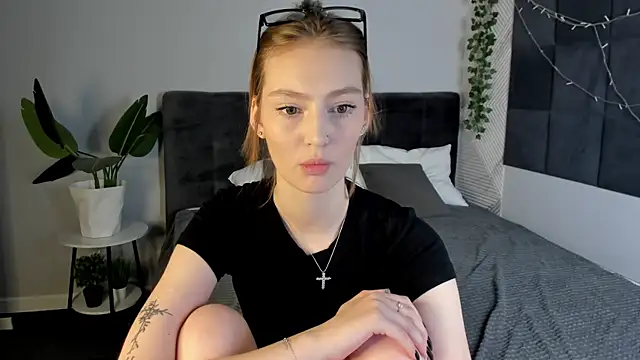 Jessica Jensen online show from July 15, 11:15 am