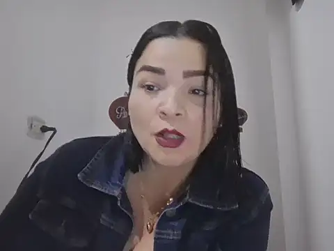 Madelyn sonora1992 online show from June 17, 2:57 am
