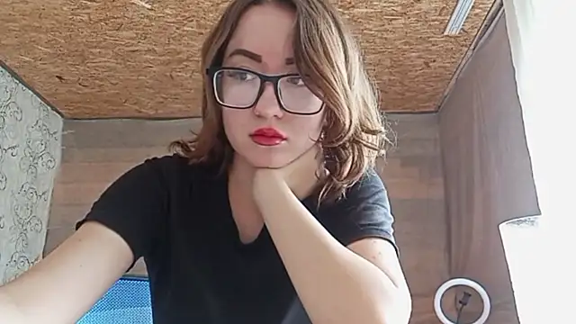 OliviaMoment online show from June 28, 8:21 am