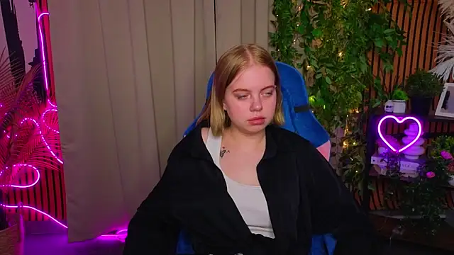 RebeccaCruz online show from June 6, 3:18 pm