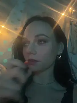 LeahbX online show from June 7, 5:03 am