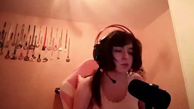 bunnyhoneylovehands online show from June 15, 9:37 pm