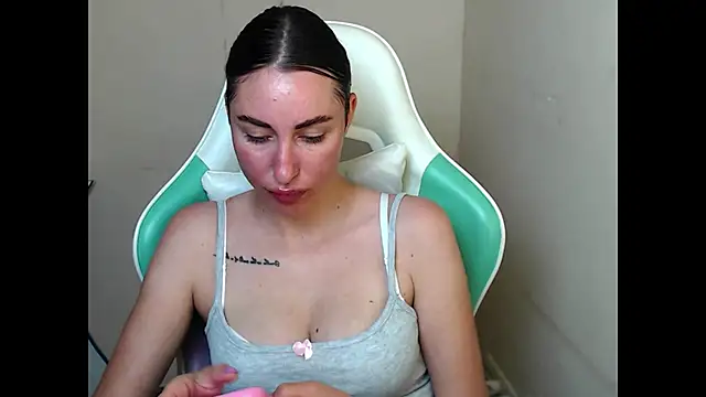 Cammil1a horn online show from June 25, 5:34 am