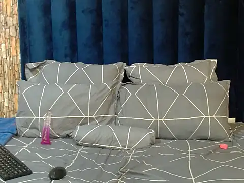Goldenbutchy23 online show from June 4, 6:01 pm